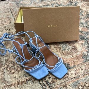 NEW Alohas Paloma in Cornflower Blue